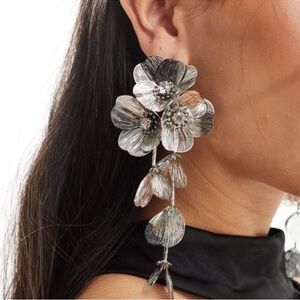 Kate Middleton Silver Flower Statement Drop Earrings